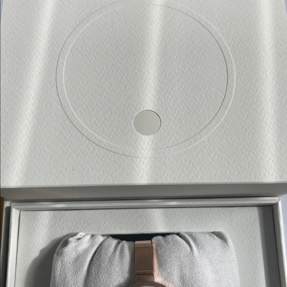 Brand New Movado Bold Rose Gold Watch Crystal Accent Movado Trend Bangle 30mm - Picture 6 of 7